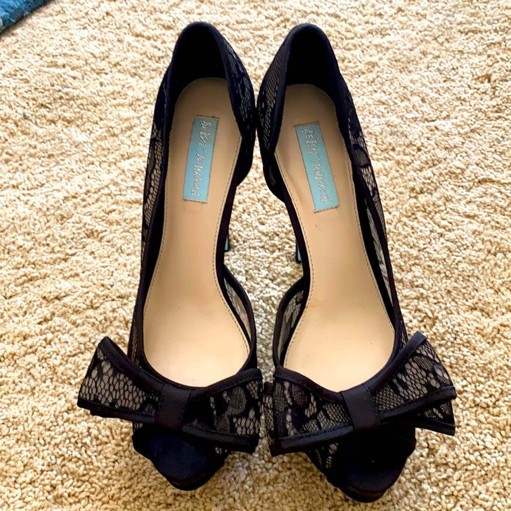 9M Betsey Johnson high heels